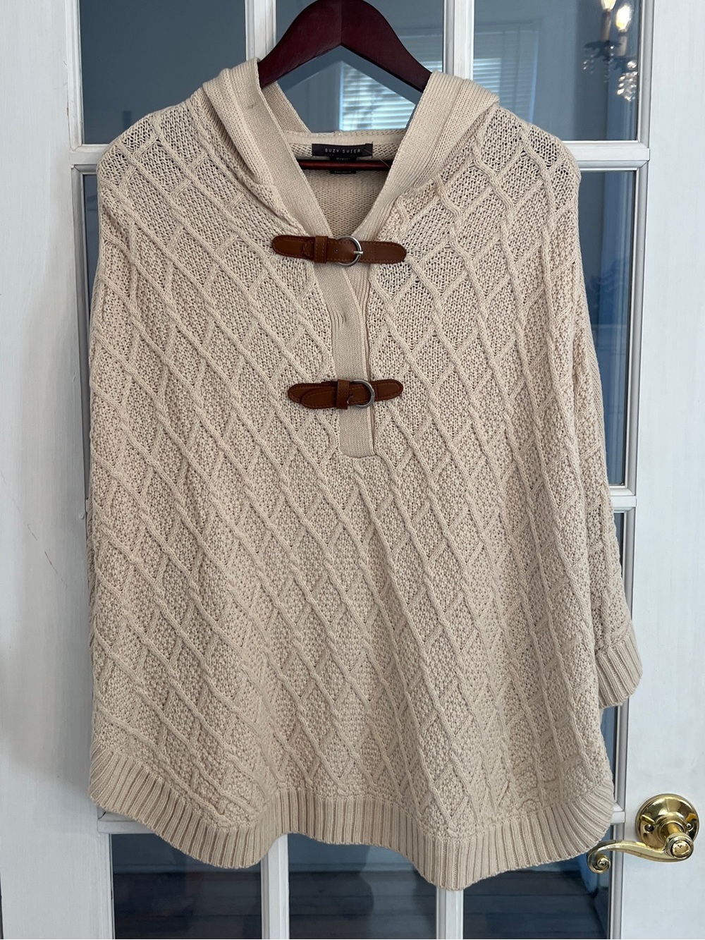SUZY SHIER Women’s Cream Cable Knit Hooded Poncho Cape Toggle Sweater Size S NEW